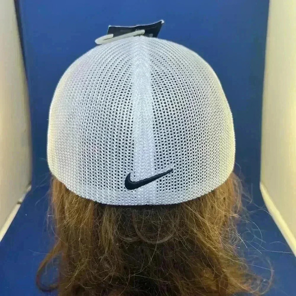 Nike Black and White Adjustable Cap with Logo - Picture 4 of 5